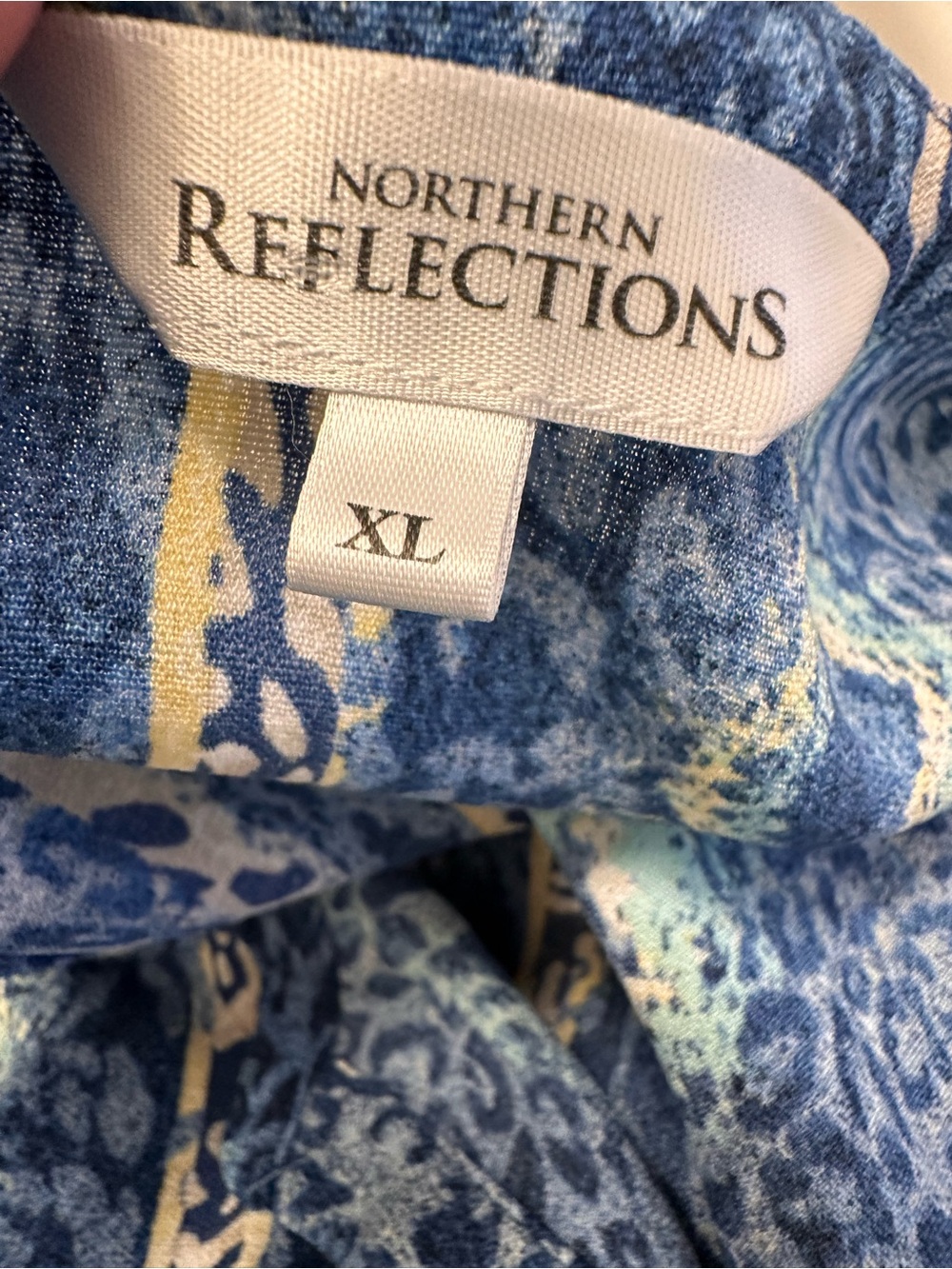 2️⃣Northern Reflections XL Blue Multi-Pattern V-Neck - Picture 2 of 5